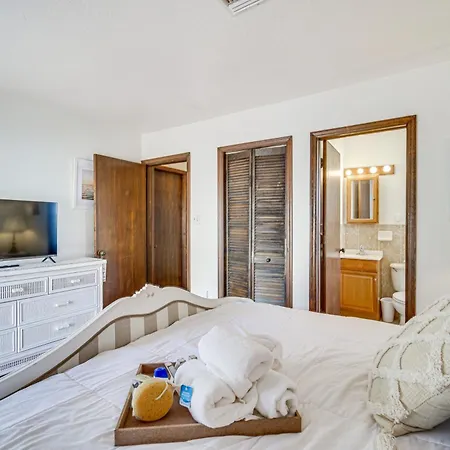 Moon Beach Manor With Private Pool And Hot Tub!